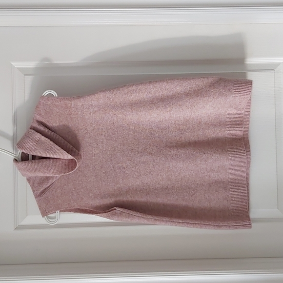 Guess Sweaters - NWT Guess Sleeveless Turtleneck - Large